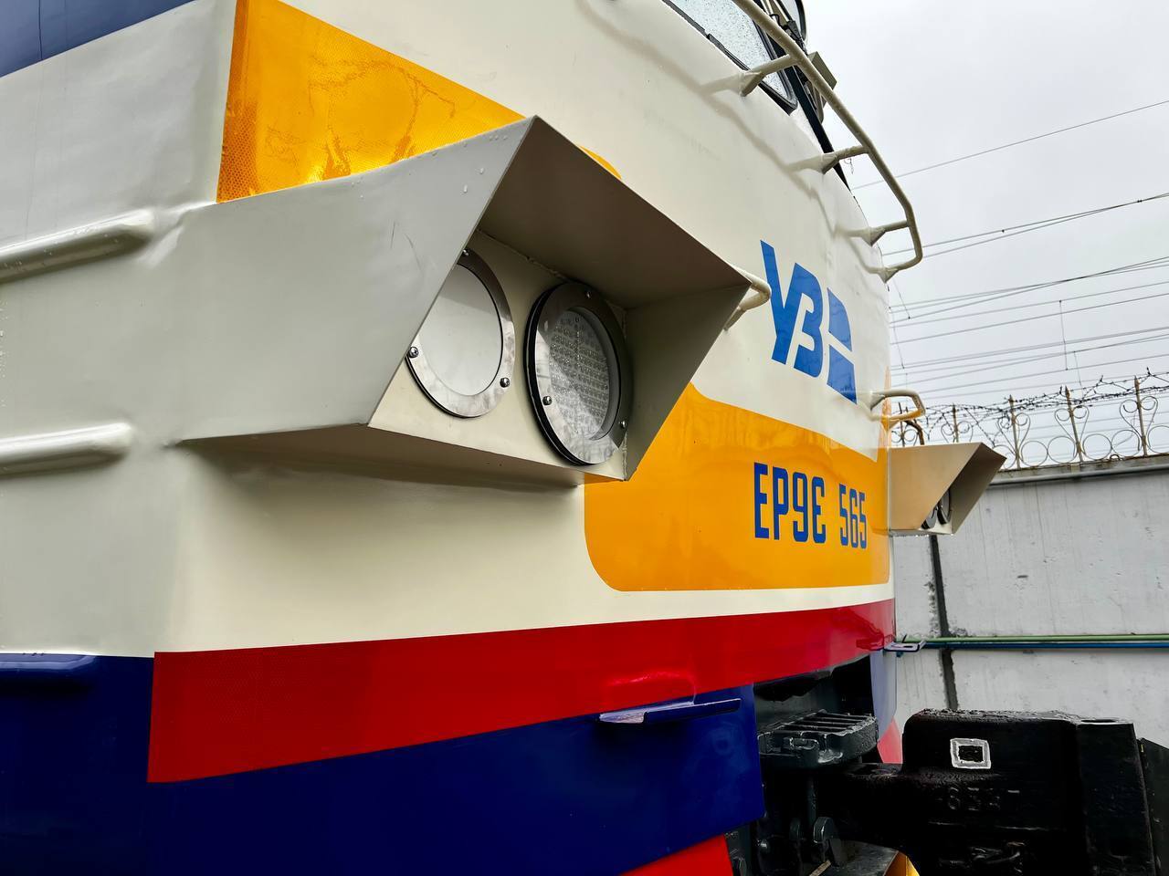 На потужностях "Укрзалізниці" модернізували електропоїзд ЕР9Е-565