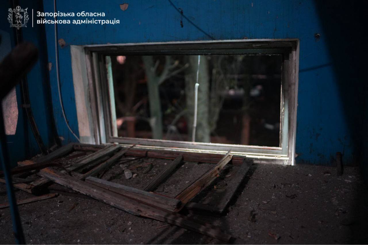 Окупанти вдарили "Шахедами" по Запоріжжю: спалахнули будинки, 15 людей постраждали. Фото і відео