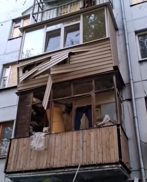 "Было зарево, все посыпалось": жительница Запорожья рассказала о вражеской атаке и показала ее последствия. Видео