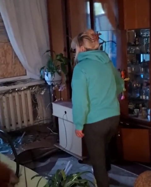 "Было зарево, все посыпалось": жительница Запорожья рассказала о вражеской атаке и показала ее последствия. Видео