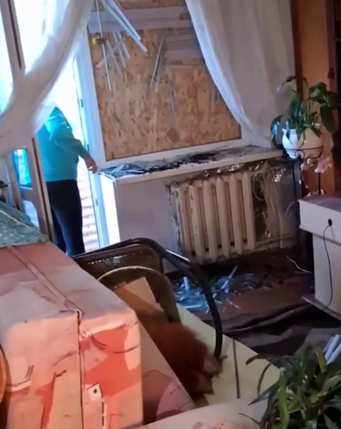 "Было зарево, все посыпалось": жительница Запорожья рассказала о вражеской атаке и показала ее последствия. Видео