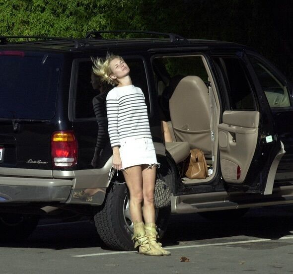 У моду несподівано повернулись "піратські" чоботи Кейт Мосс з 2000-х: як носити трендове взуття сезону. Фото