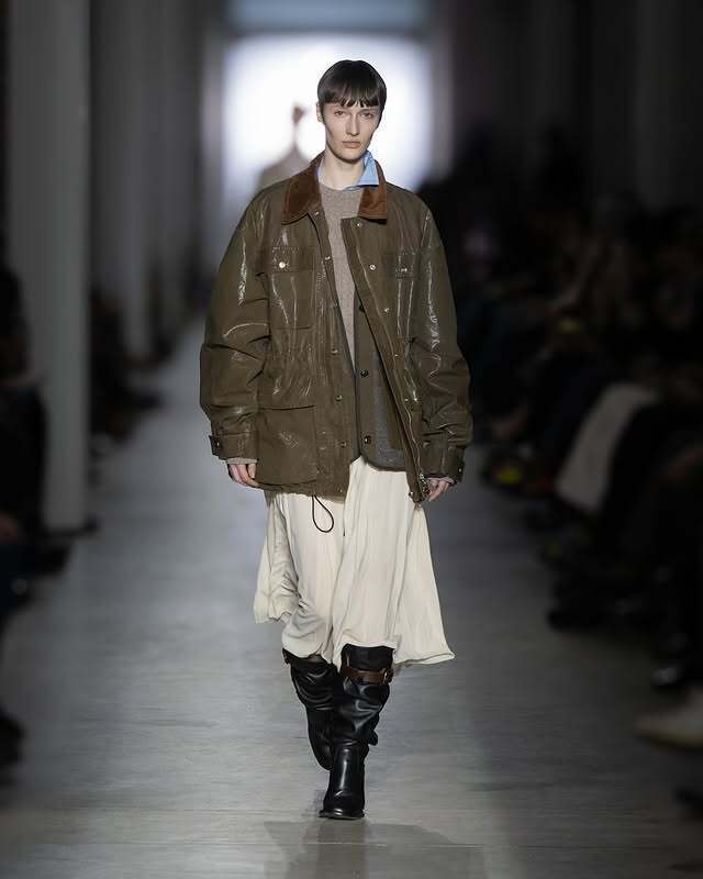 У моду несподівано повернулись "піратські" чоботи Кейт Мосс з 2000-х: як носити трендове взуття сезону. Фото