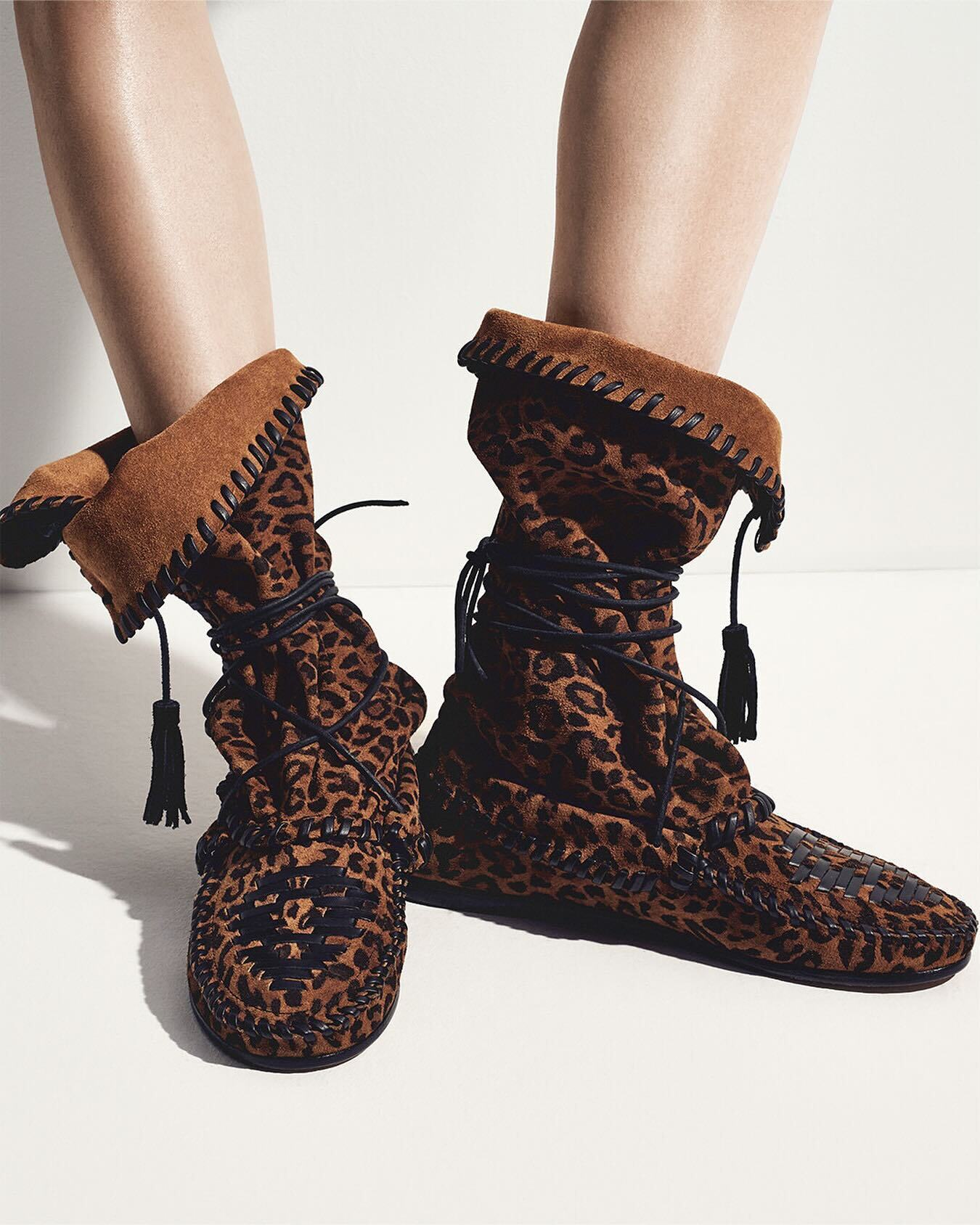 У моду несподівано повернулись "піратські" чоботи Кейт Мосс з 2000-х: як носити трендове взуття сезону. Фото