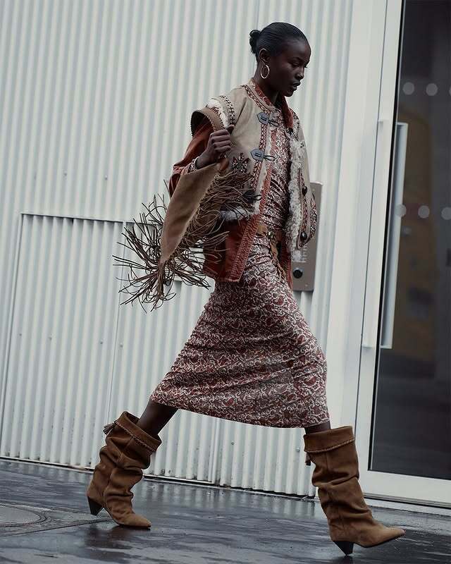 У моду несподівано повернулись "піратські" чоботи Кейт Мосс з 2000-х: як носити трендове взуття сезону. Фото