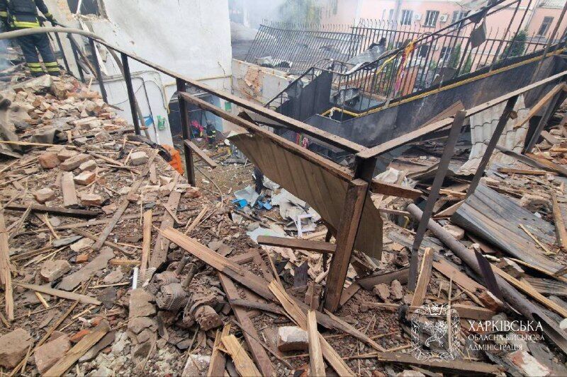 Окупанти вдарили по дитсадку в Харкові, загинув чоловік, є поранені: Зеленський відреагував на атаку. Фото і відео