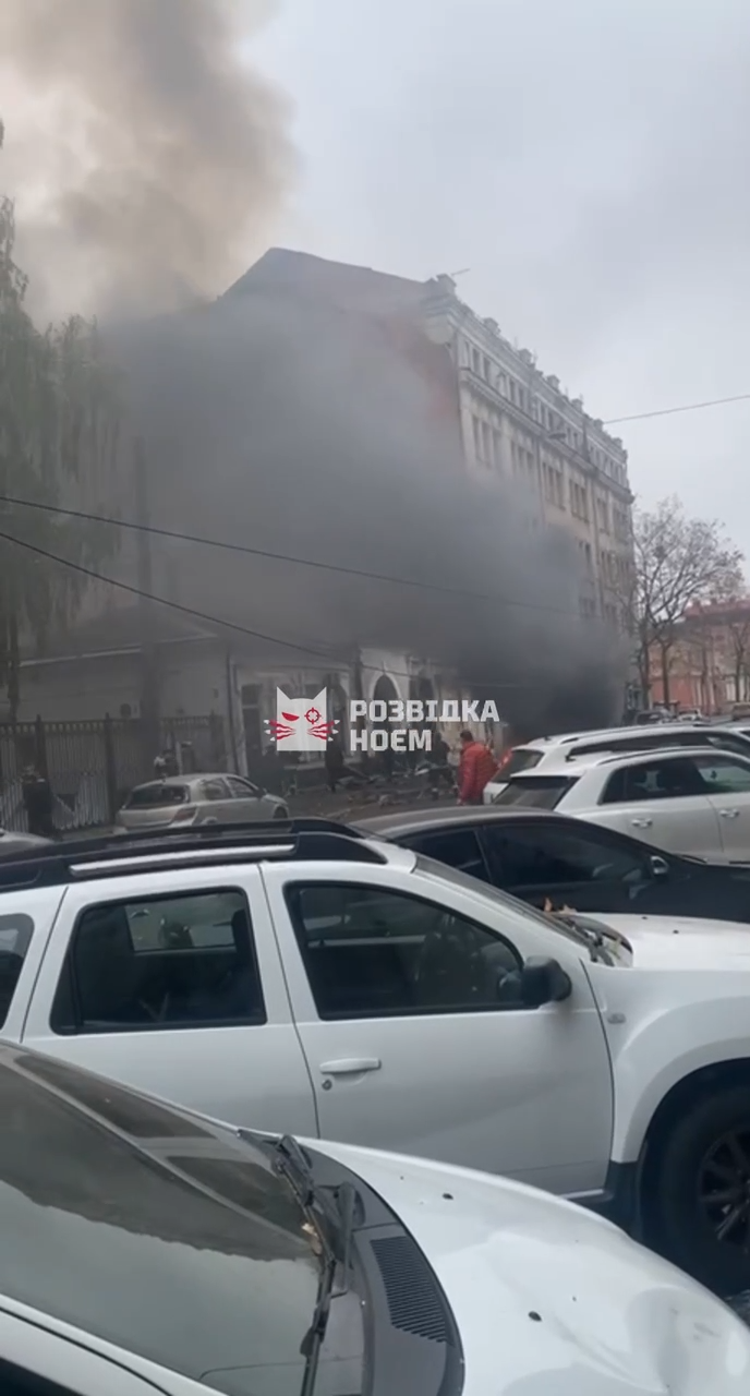 Окупанти вдарили по дитсадку в Харкові, загинув чоловік, є поранені: Зеленський відреагував на атаку. Фото і відео