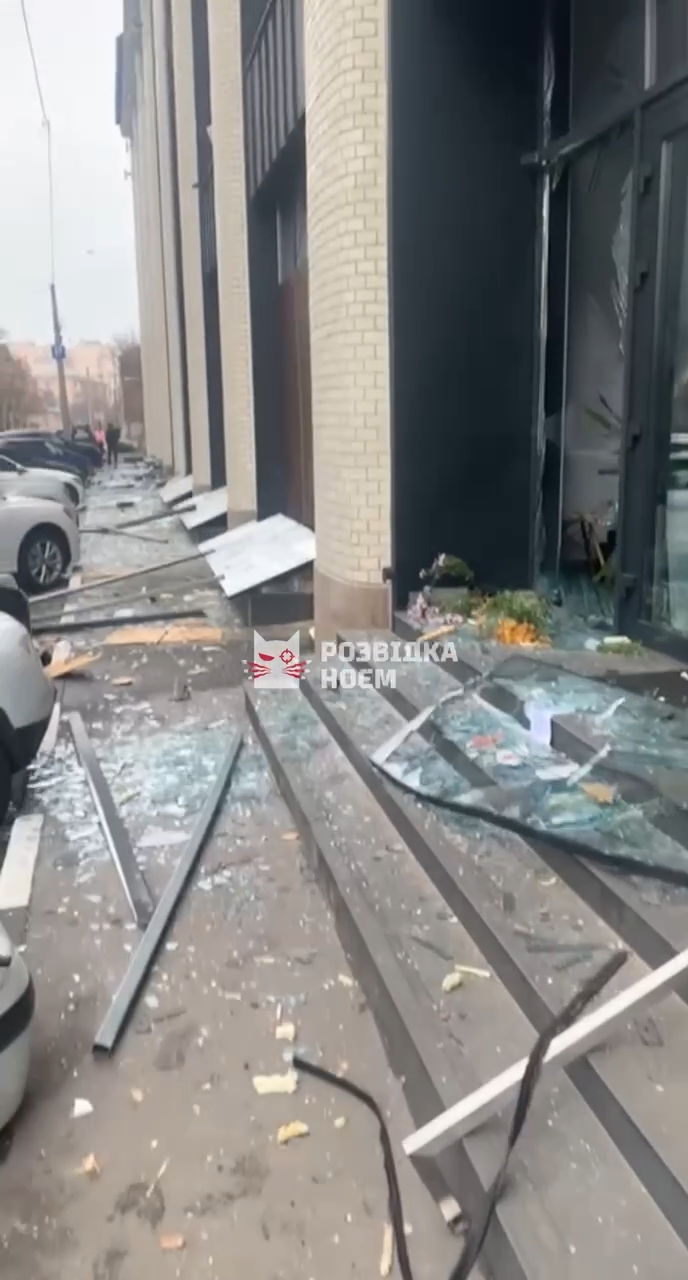 Окупанти вдарили по дитсадку в Харкові, загинув чоловік, є поранені: Зеленський відреагував на атаку. Фото і відео