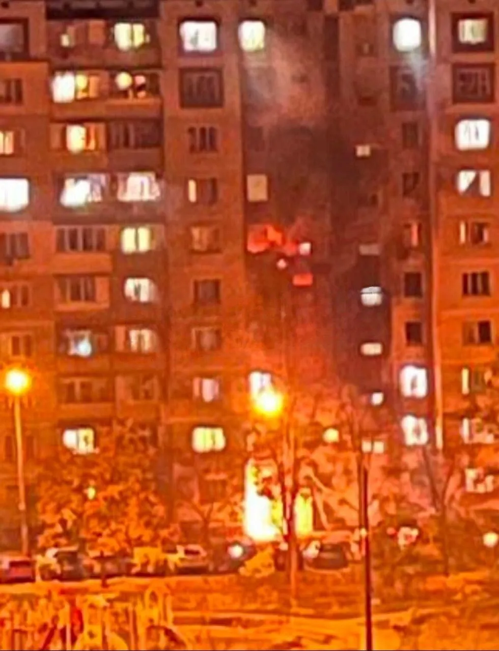Росія масовано атакувала Київ дронами і балістикою: спалахнули пожежі, є жертви