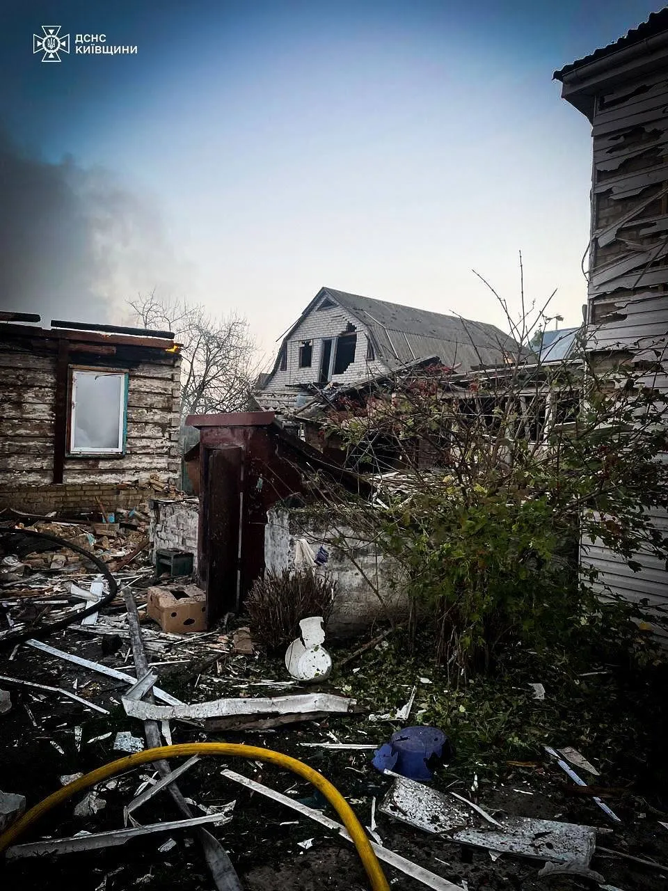 Будинок миттєво охопило полум’я: з'явились фото жінки і двох дітей, яких Росія вбила ударом по Київщині
