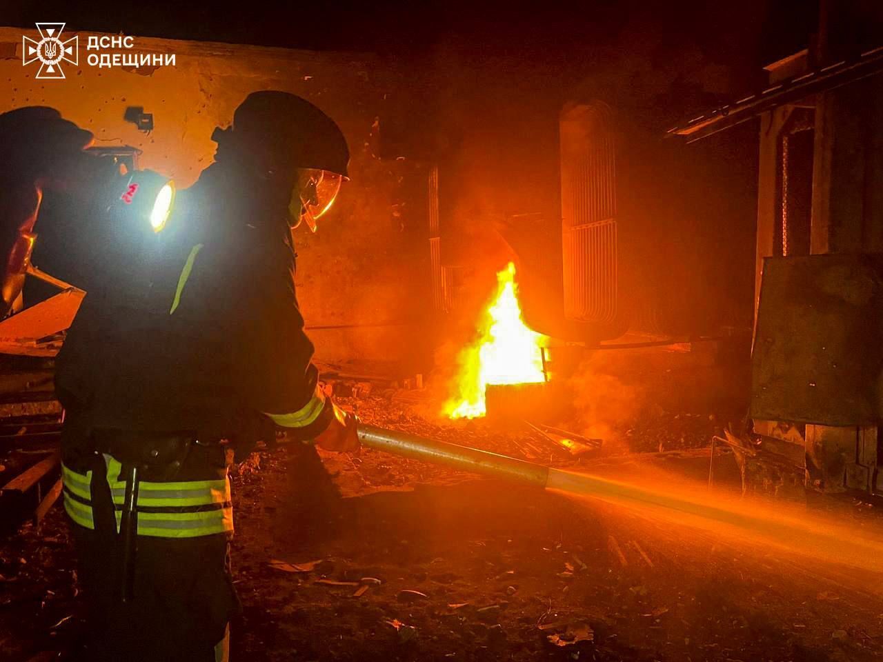 Росія ударом по Україні вбила шістьох людей, з них двоє – діти: Зеленський розповів про наслідки ворожої атаки. Фото