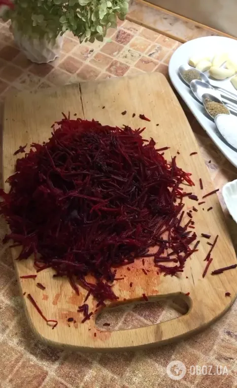 Как вкусно замариновать сырую свеклу: вариант закуски на любой случай