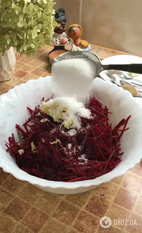 Как вкусно замариновать сырую свеклу: вариант закуски на любой случай