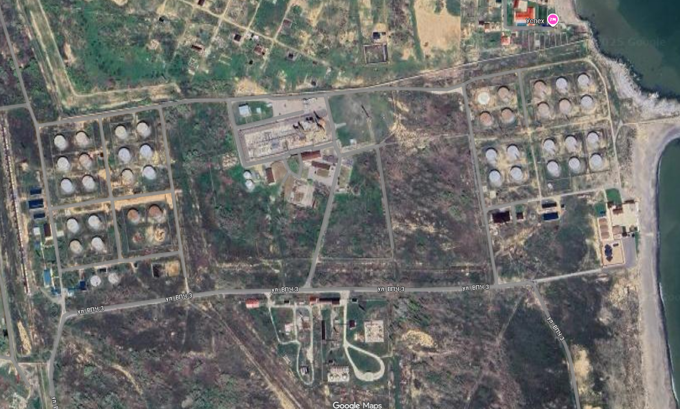 Дрони атакували Махачкалу: говорять про приліт по нафтобазі. Відео