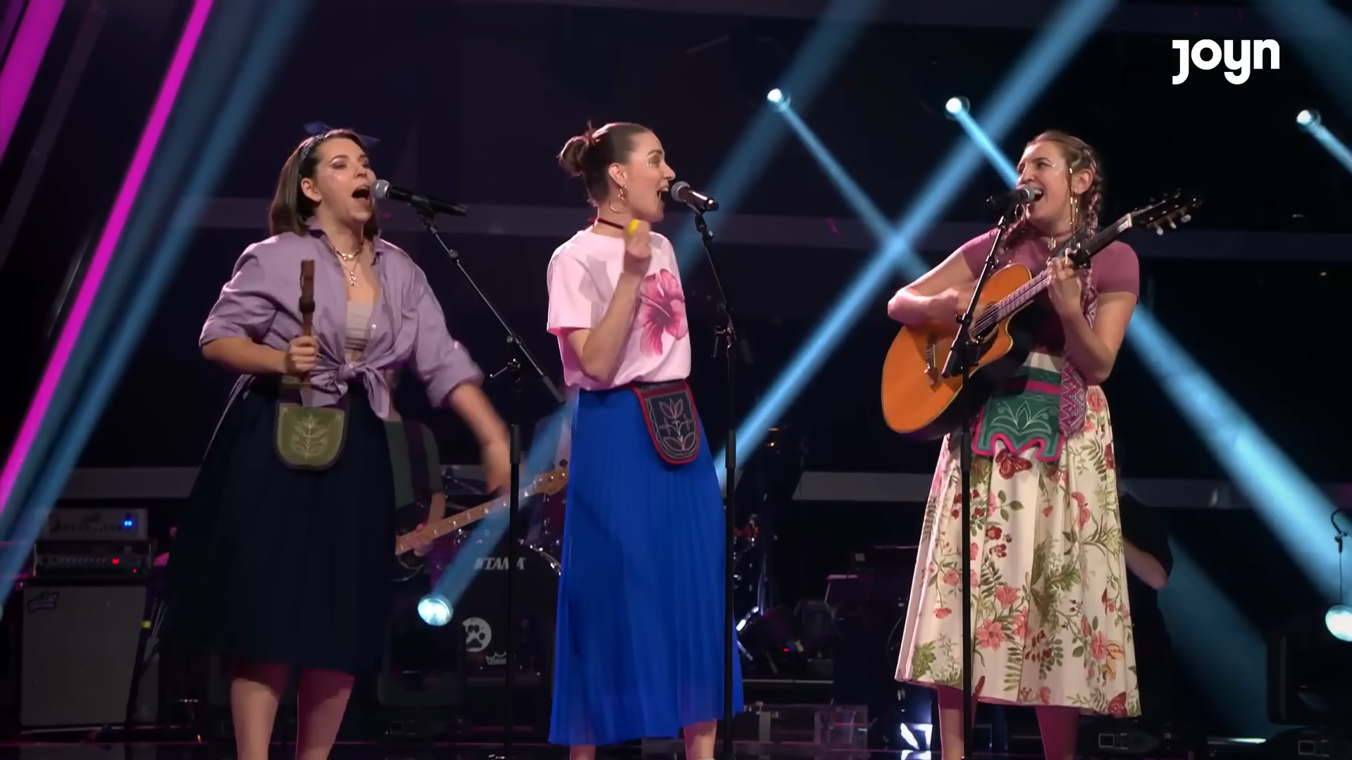 Тріо з різних куточків України розвернуло всі крісла на "Голосі Німеччини" та вразило журі своєю історією. Відео