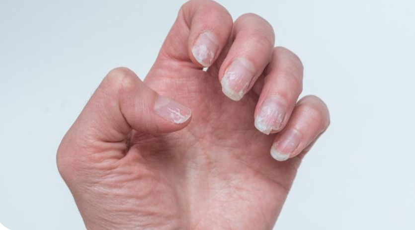 Забудьте про "каскад" і нарощені вії: українська стилістка назвала головні антитренди 2025