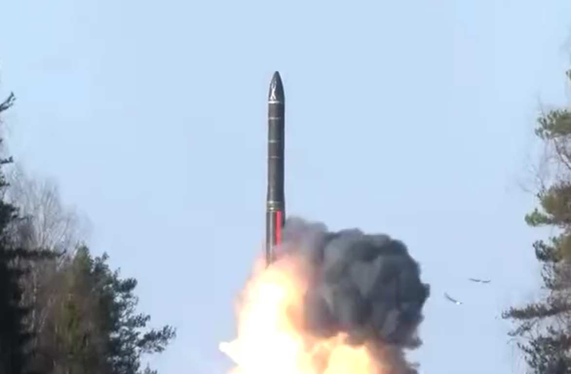 Націлили у бік США: в Росії під час ядерних навчань продемонстрували пуск міжконтинентальної балістичної ракети "Ярс". Відео