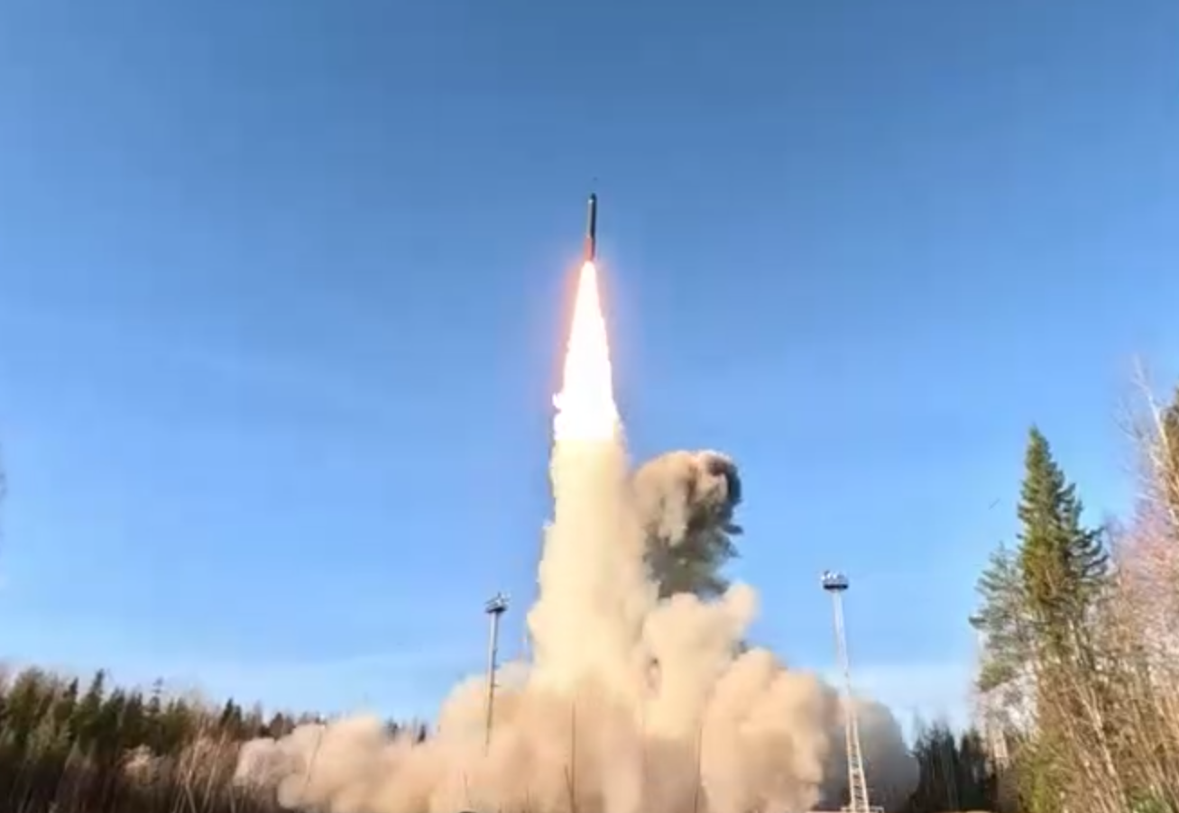 Націлили у бік США: в Росії під час ядерних навчань продемонстрували пуск міжконтинентальної балістичної ракети "Ярс". Відео