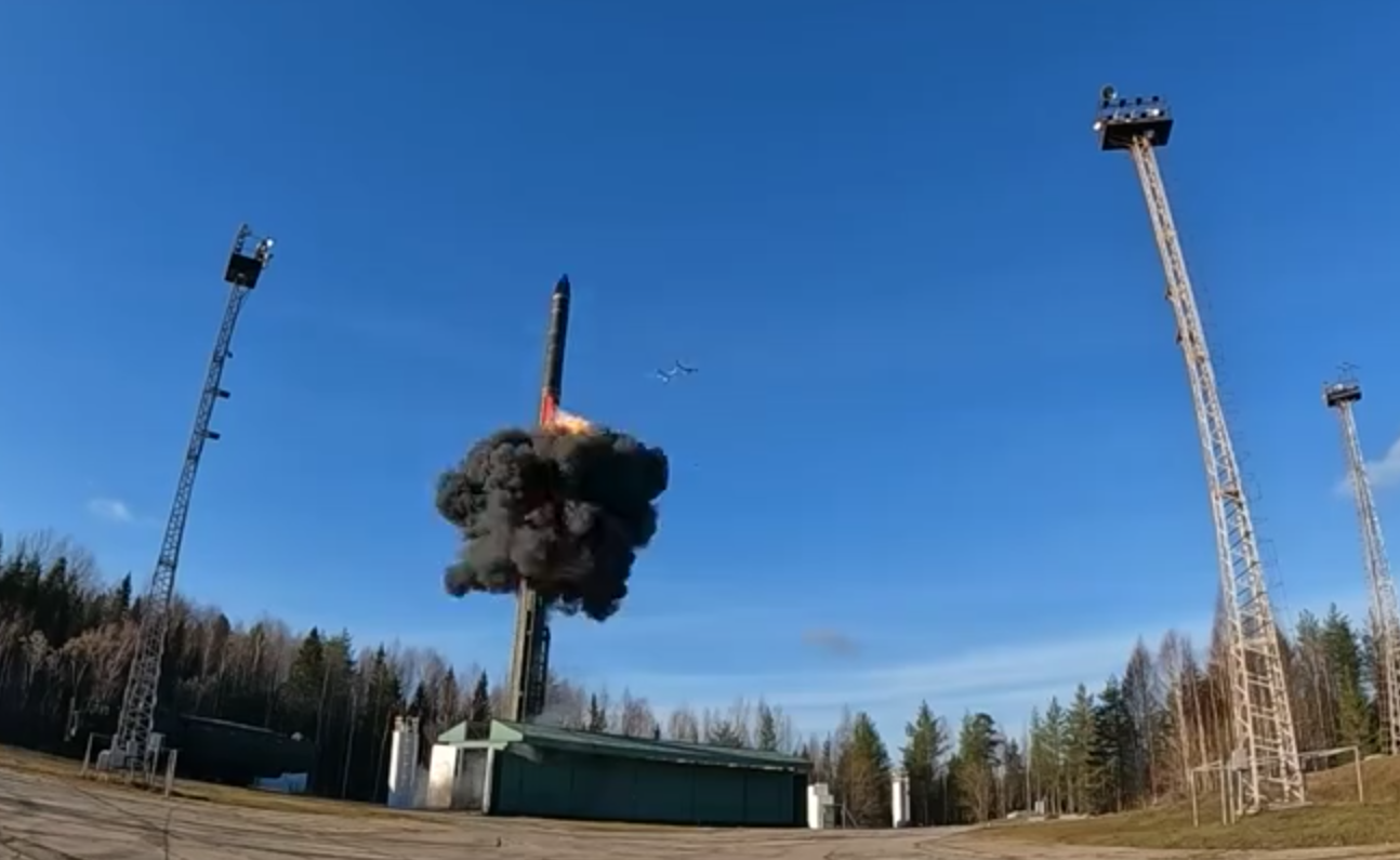 Націлили у бік США: в Росії під час ядерних навчань продемонстрували пуск міжконтинентальної балістичної ракети "Ярс". Відео