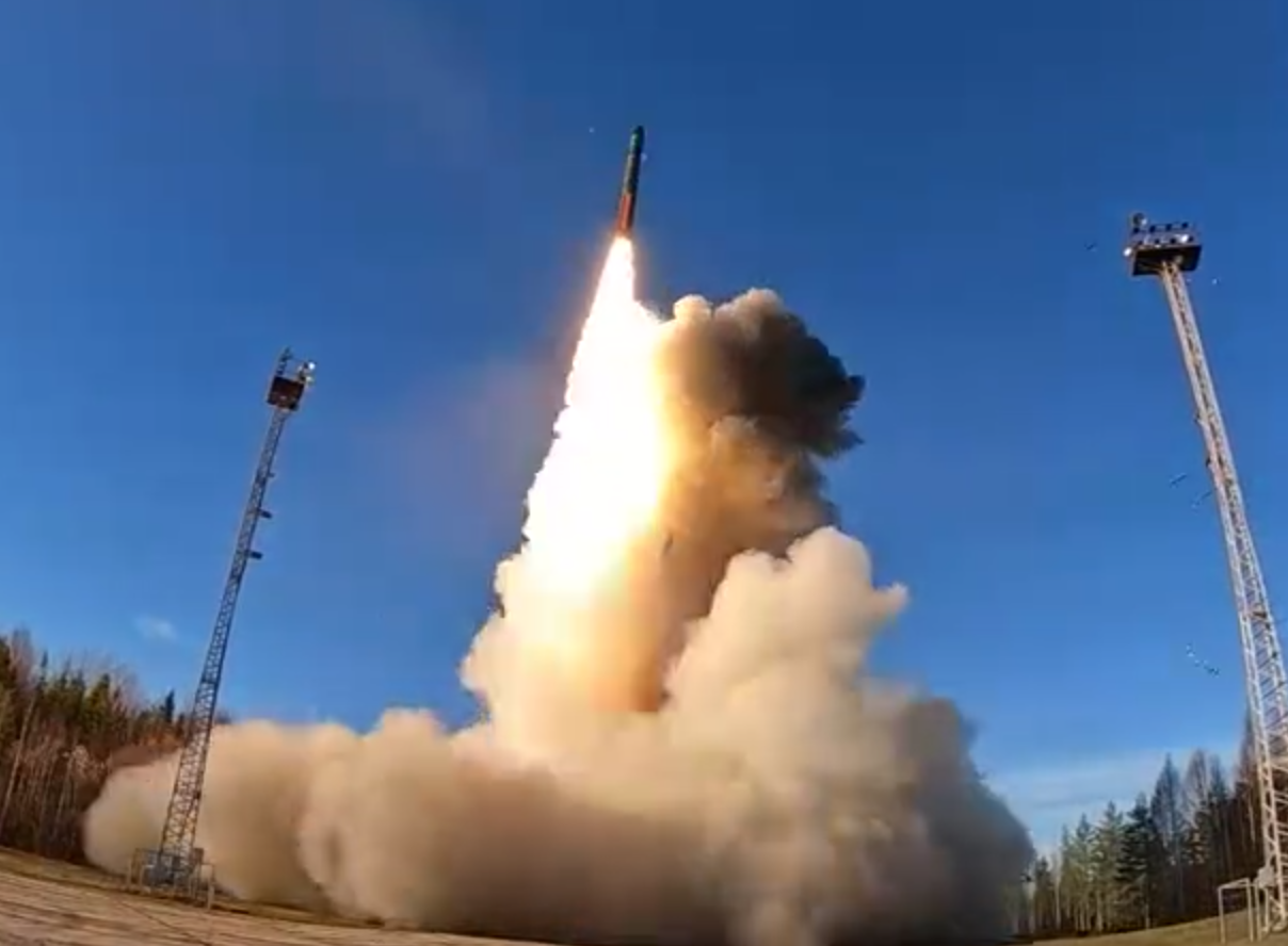 Націлили у бік США: в Росії під час ядерних навчань продемонстрували пуск міжконтинентальної балістичної ракети "Ярс". Відео