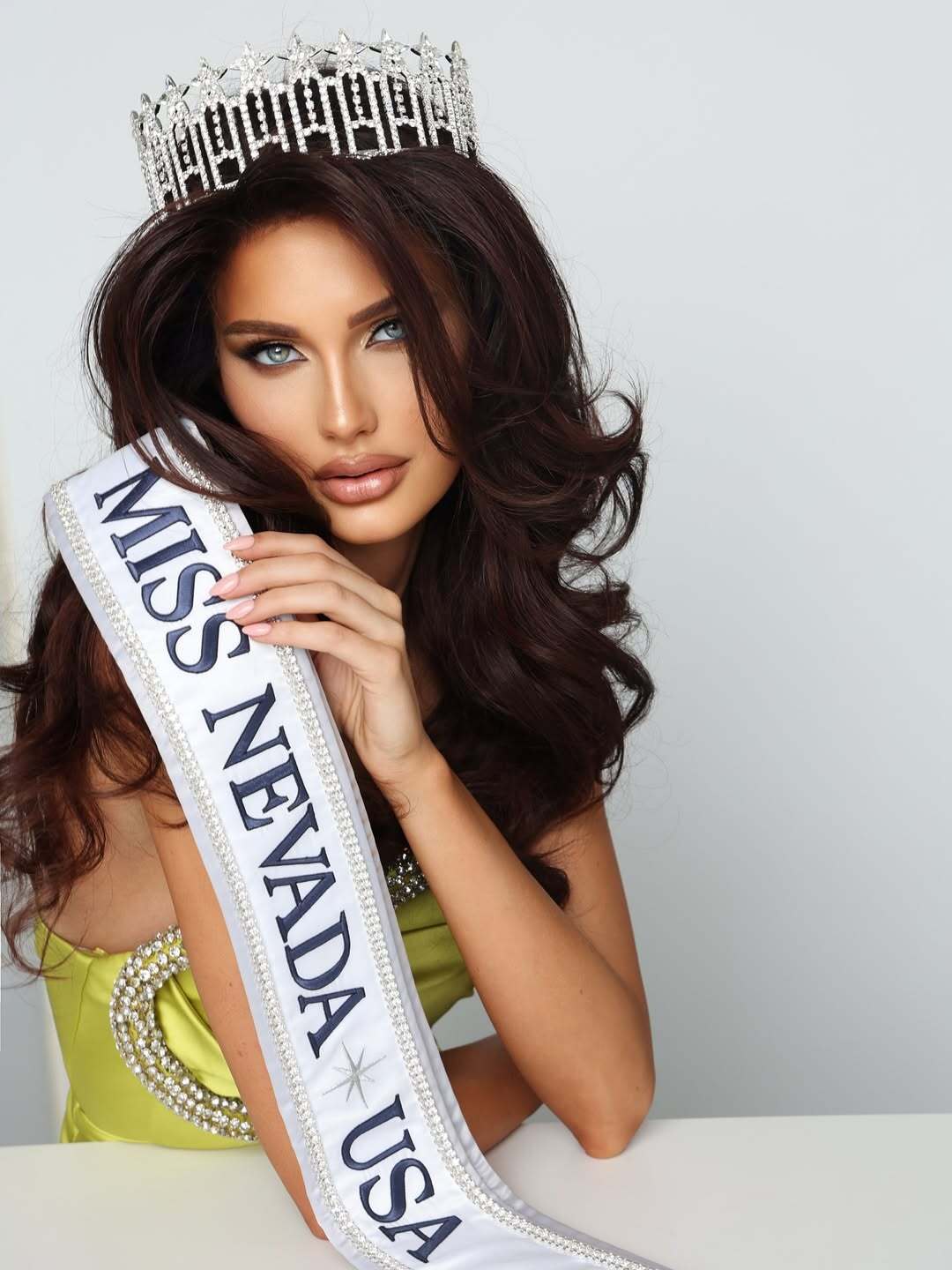 Учасниця "Міс США" з облисінням зняла перуку просто під час конкурсу: який вигляд вона мала на сцені. Фото