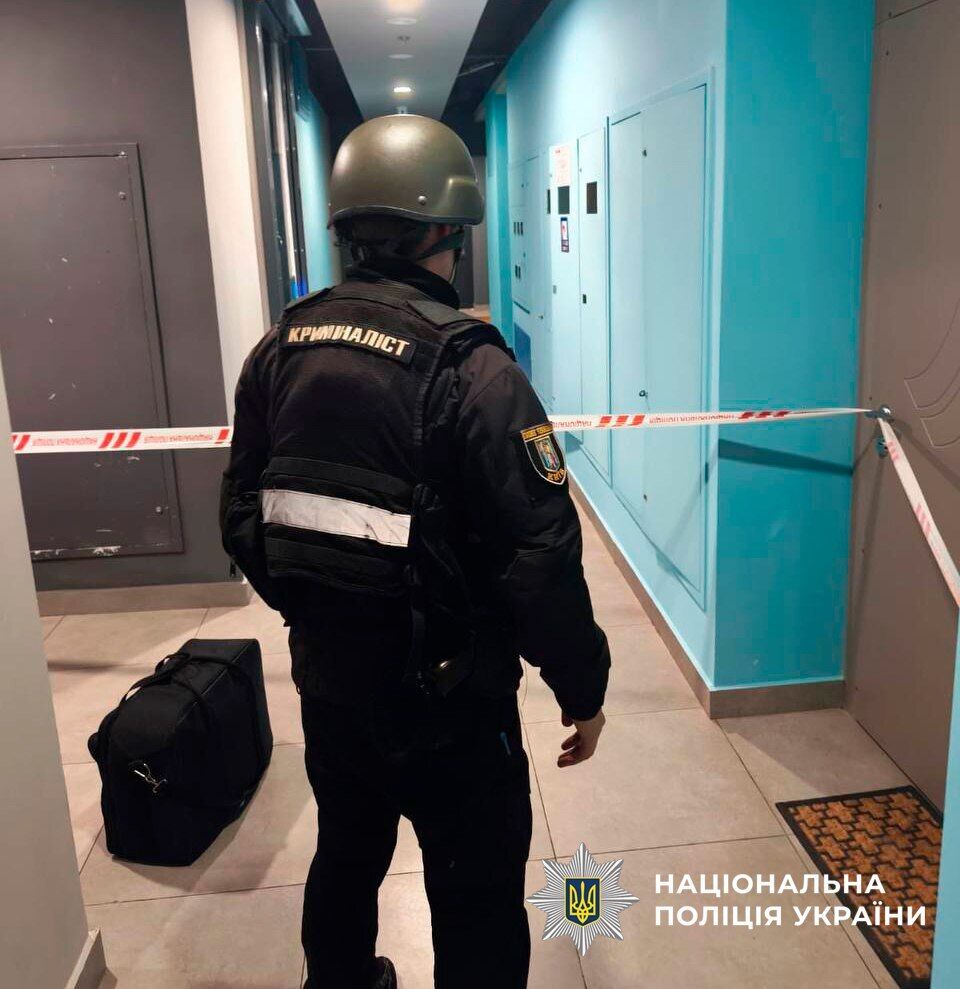 У Києві вилучили "Шахеди", які влетіли в квартиру та на балкон багатоповерхівок на Троєщині та Оболоні. Подробиці та фото