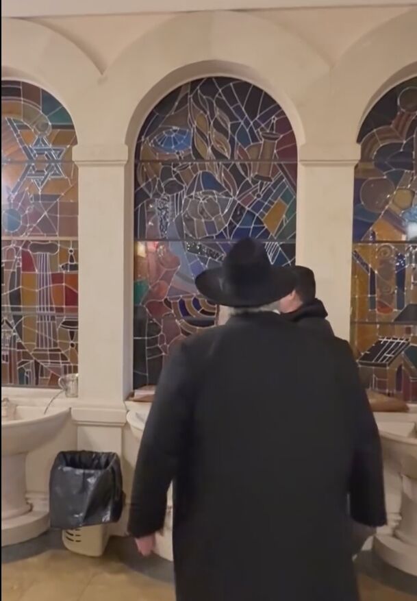 У Києві внаслідок ворожої атаки було пошкоджено синагогу на Подолі. Відео