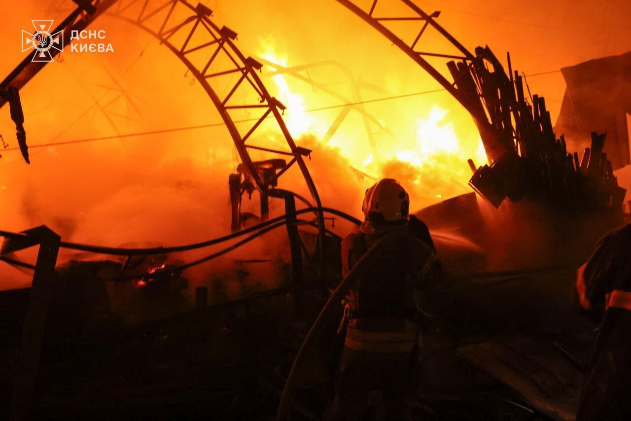 Россия снова атаковала Киев "Шахедами": произошли пожары, пострадали семь человек. Фото