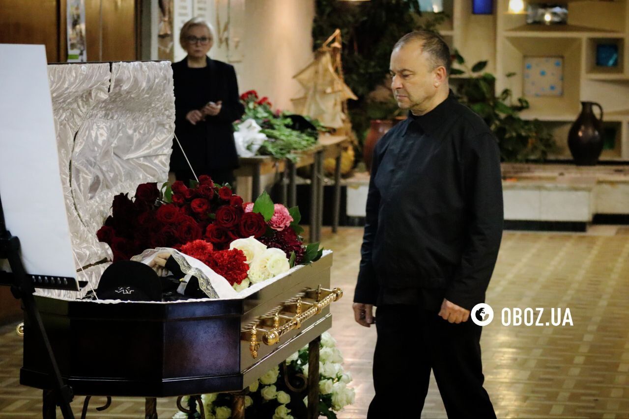 Фанати навколішках, на вулиці стоїть запах марихуани: як пройшло прощання з "Дизелем" із Green Grey. Фото і відео