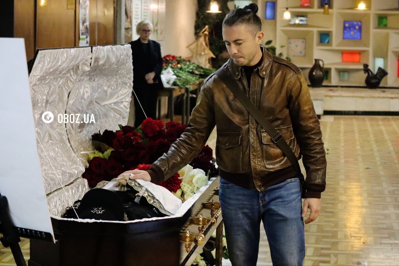 Фанати навколішках, на вулиці стоїть запах марихуани: як пройшло прощання з "Дизелем" із Green Grey. Фото і відео