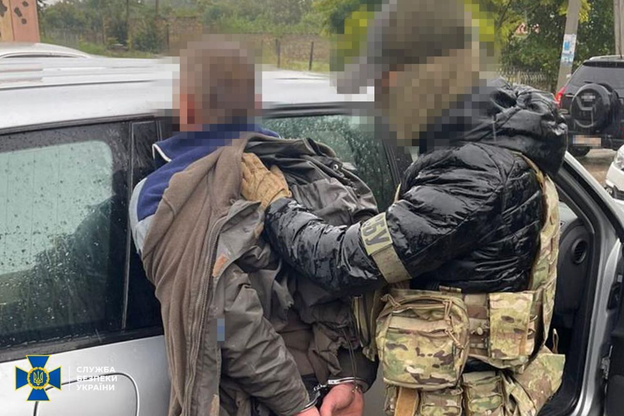 В Україні затримали ділків, які намагалися налагодити нелегальний продаж "трофейної" зброї. Фото