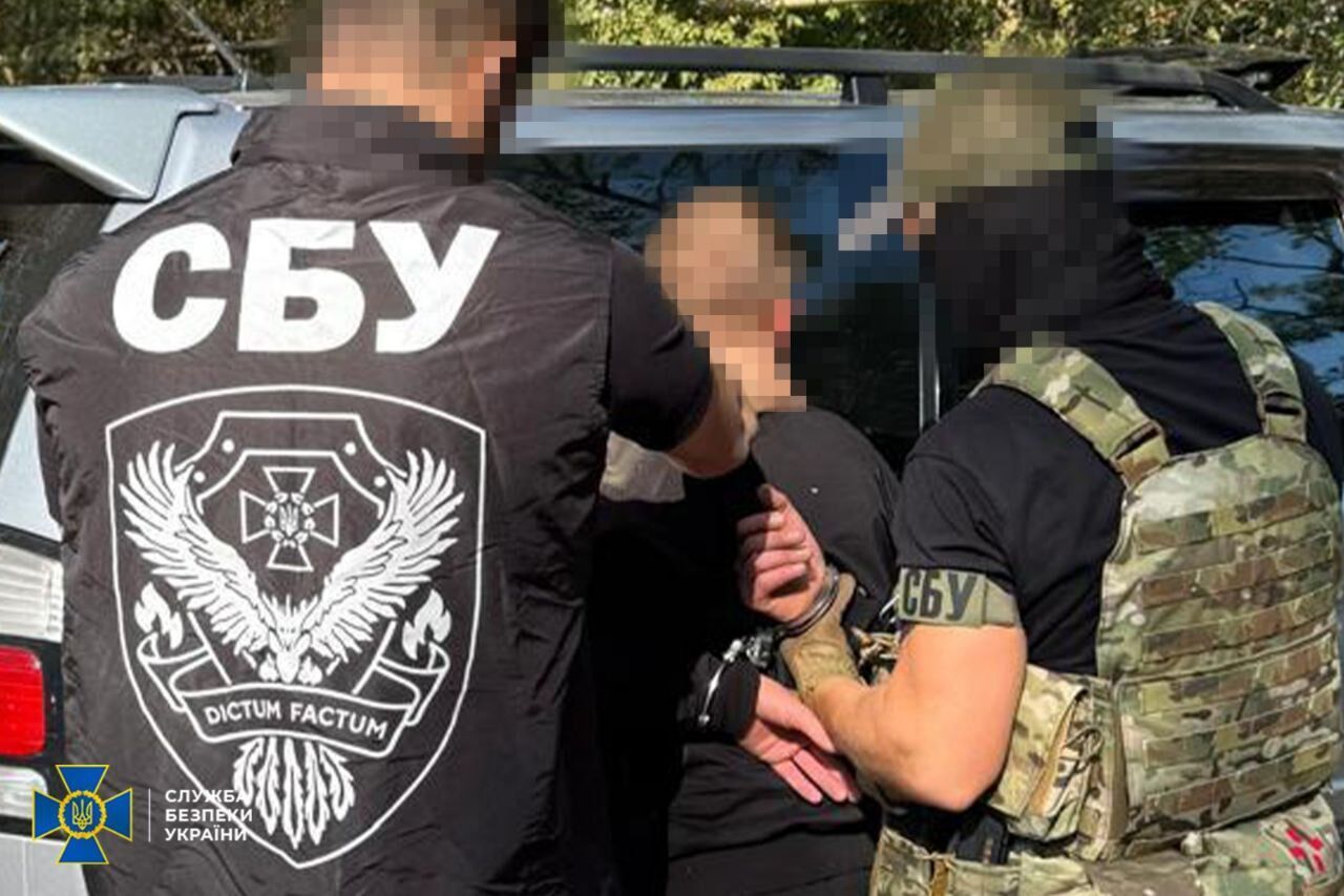 В Україні затримали ділків, які намагалися налагодити нелегальний продаж "трофейної" зброї. Фото