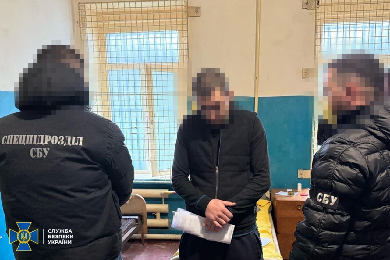 В Україні затримали ділків, які намагалися налагодити нелегальний продаж "трофейної" зброї. Фото