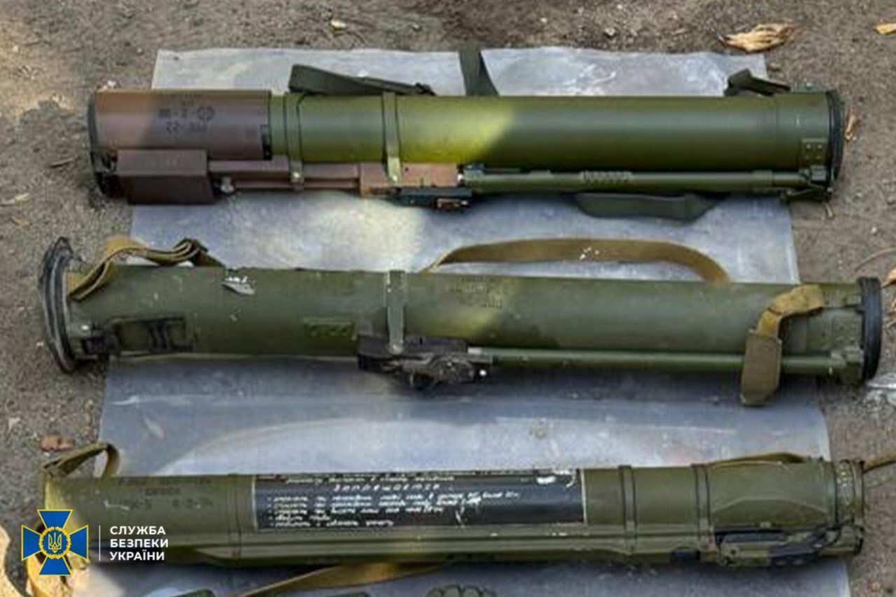 В Україні затримали ділків, які намагалися налагодити нелегальний продаж "трофейної" зброї. Фото