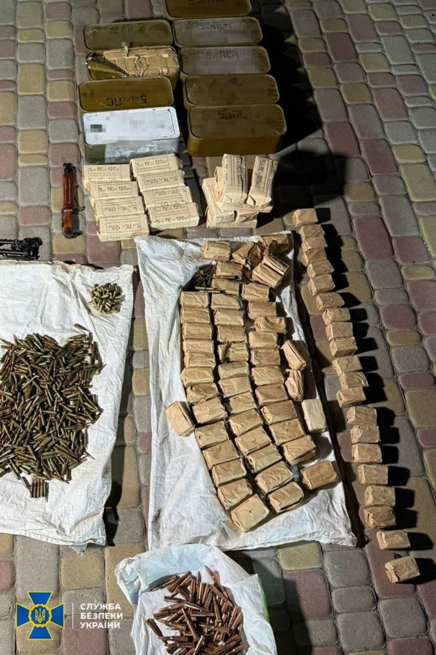 В Україні затримали ділків, які намагалися налагодити нелегальний продаж "трофейної" зброї. Фото