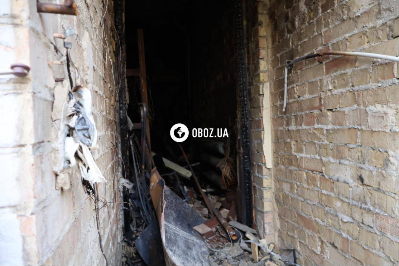 Уничтоженные авто, поврежденные дома и бизнес-центр: последствия российской атаки на старом Подоле в Киеве. Фоторепортаж