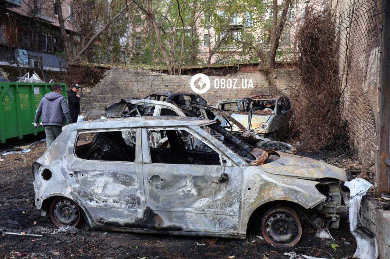 Уничтоженные авто, поврежденные дома и бизнес-центр: последствия российской атаки на старом Подоле в Киеве. Фоторепортаж