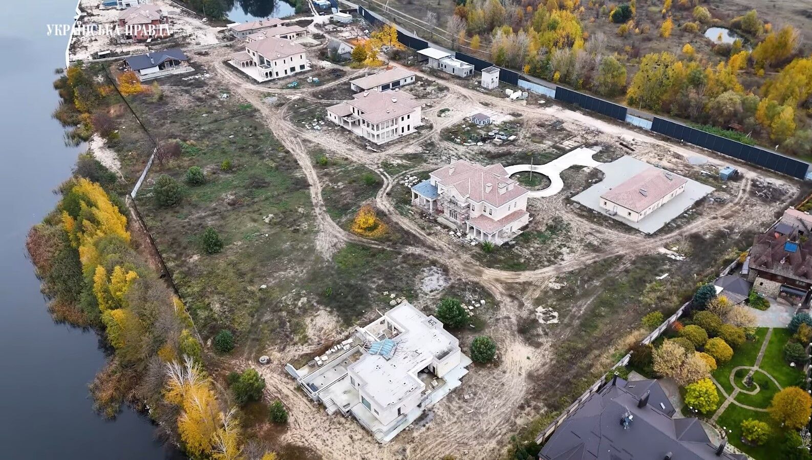 Як виглядає недобудоване котеджне містечко