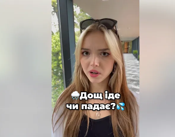 Дощ іде чи дощ падає? Як сказати правильно українською