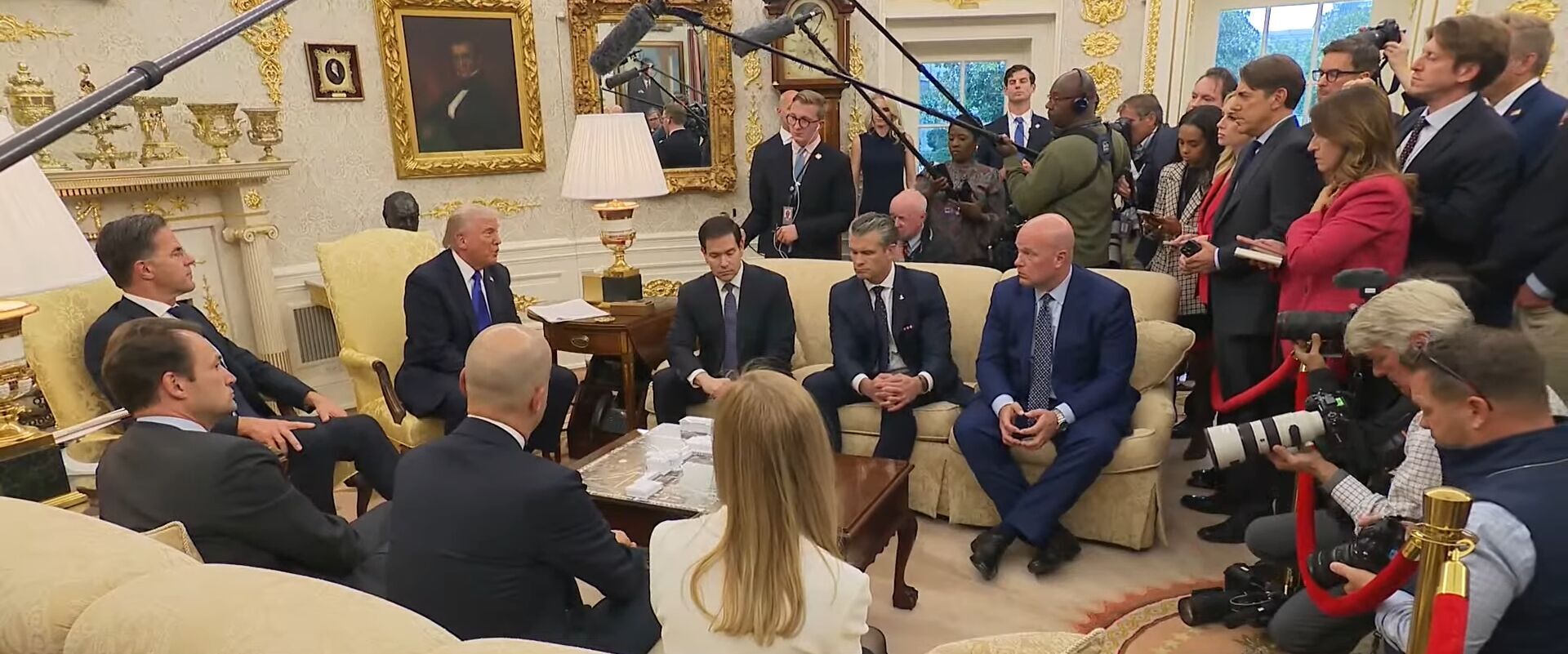 "У нас гарні бесіди, які ні до чого не призводять": Трамп заявив, що не хоче, щоб Путін отримав всю Україну