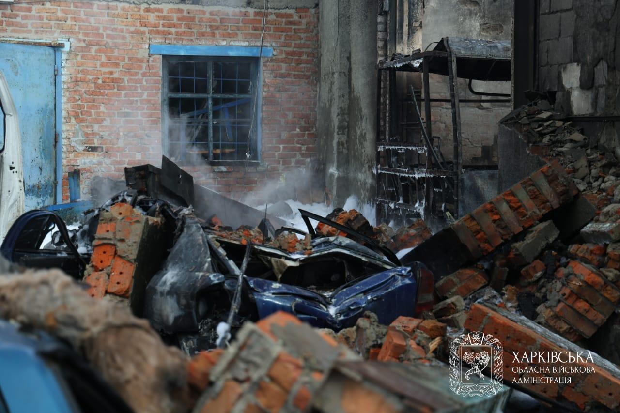 Окупанти атакували Харків: є влучання по підприємству і поранені. Фото