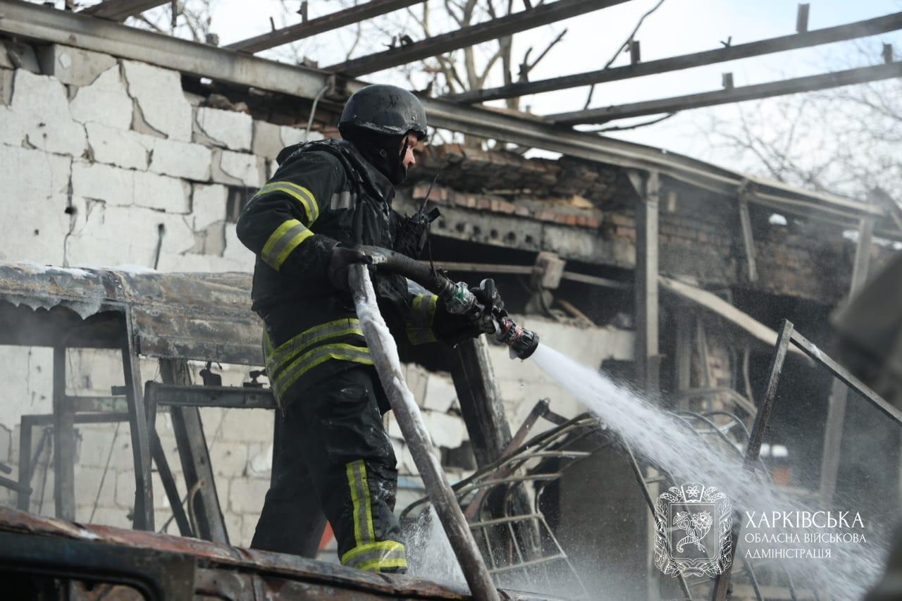 Окупанти атакували Харків: є влучання по підприємству і поранені. Фото