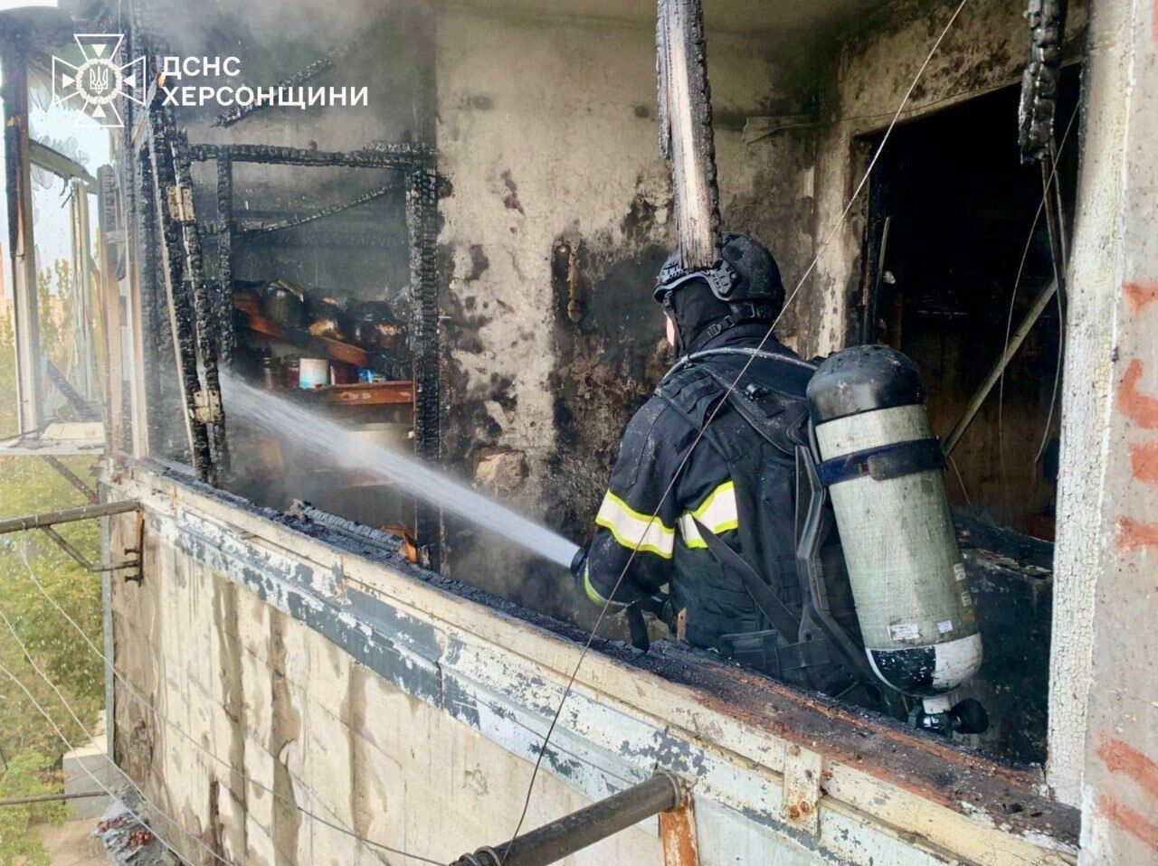 Окупанти атакували Херсон: є влучання в багатоповерхівку та маршрутку, загиблі і багато постраждалих. Фото та відео