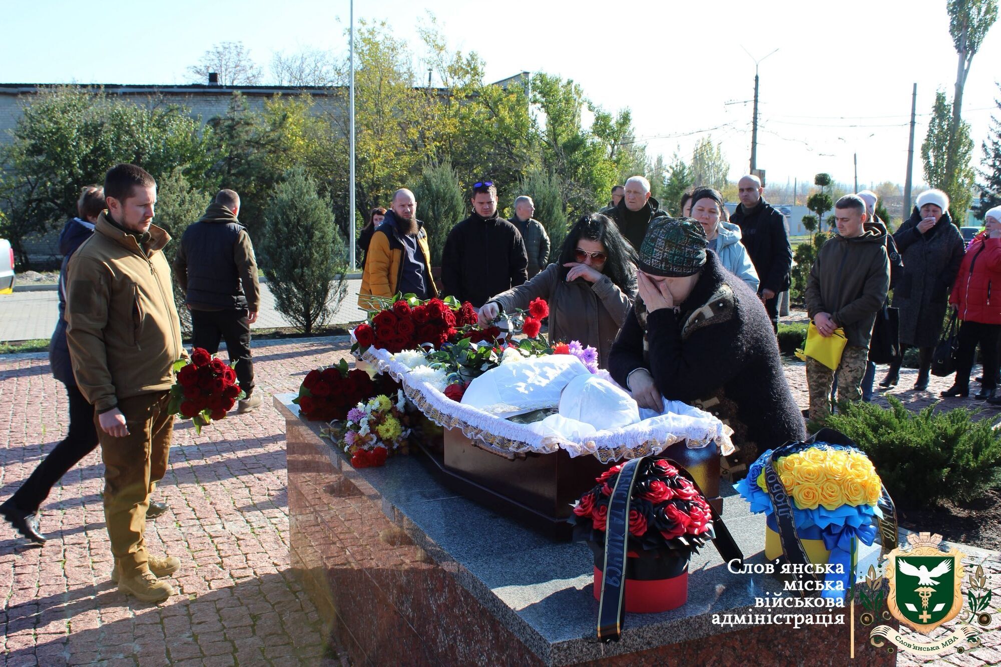 Йому назавжди буде 25: у Слов'янську попрощалися з командиром, який загинув, закривши собою товаришів. Фото