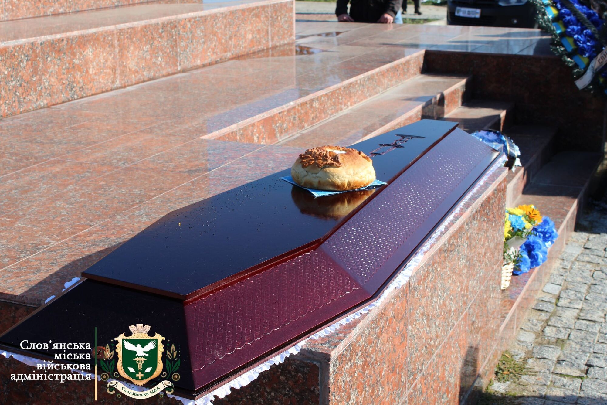 Йому назавжди буде 25: у Слов'янську попрощалися з командиром, який загинув, закривши собою товаришів. Фото