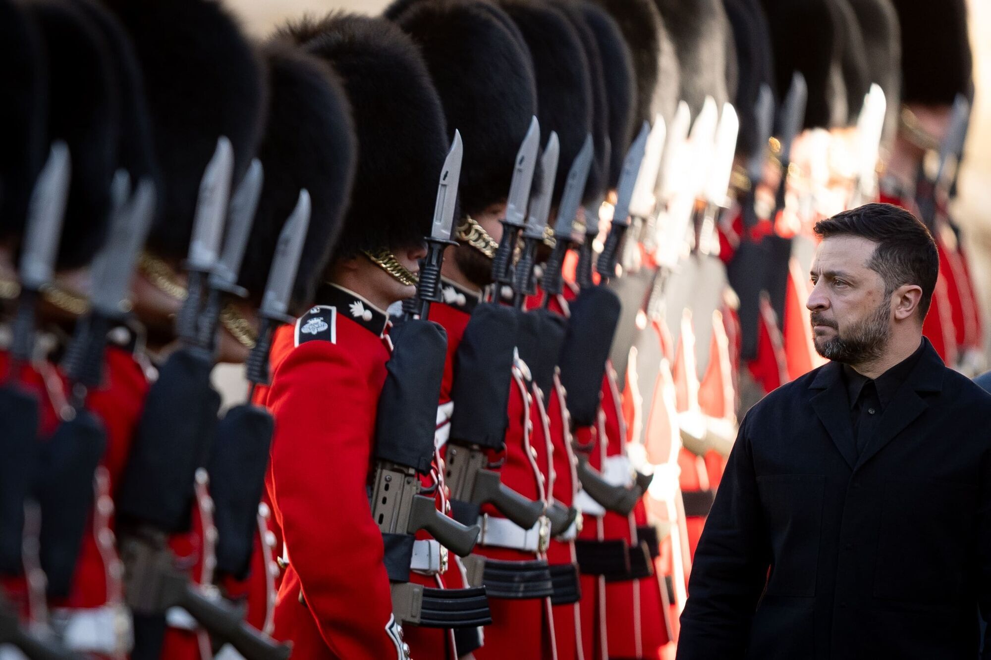 Зеленський відвідав Британію і зустрівся з королем Чарльзом III та прем'єром Стармером. Відео