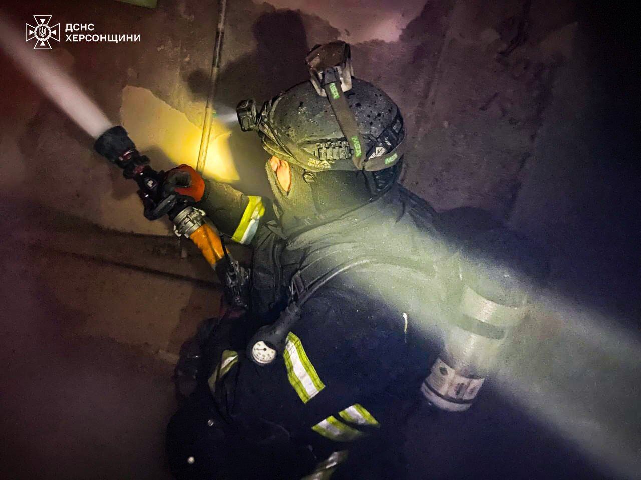 Окупанти атакували Херсон: є влучання в багатоповерхівку та маршрутку, загиблі і багато постраждалих. Фото та відео