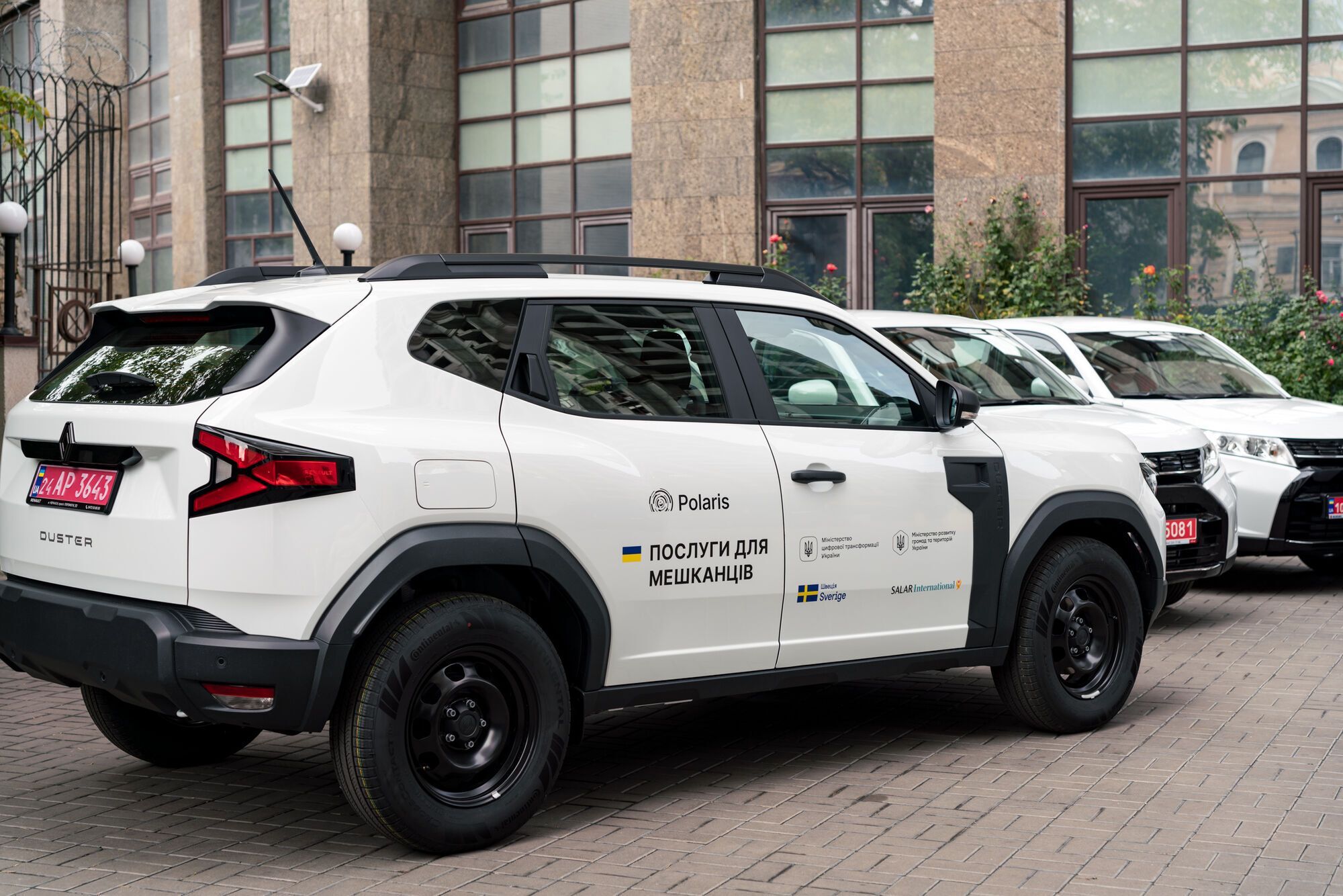 Швеция передала Украине автомобили для поддержки ветеранов и ВПЛ: какие громады их получат. Фото