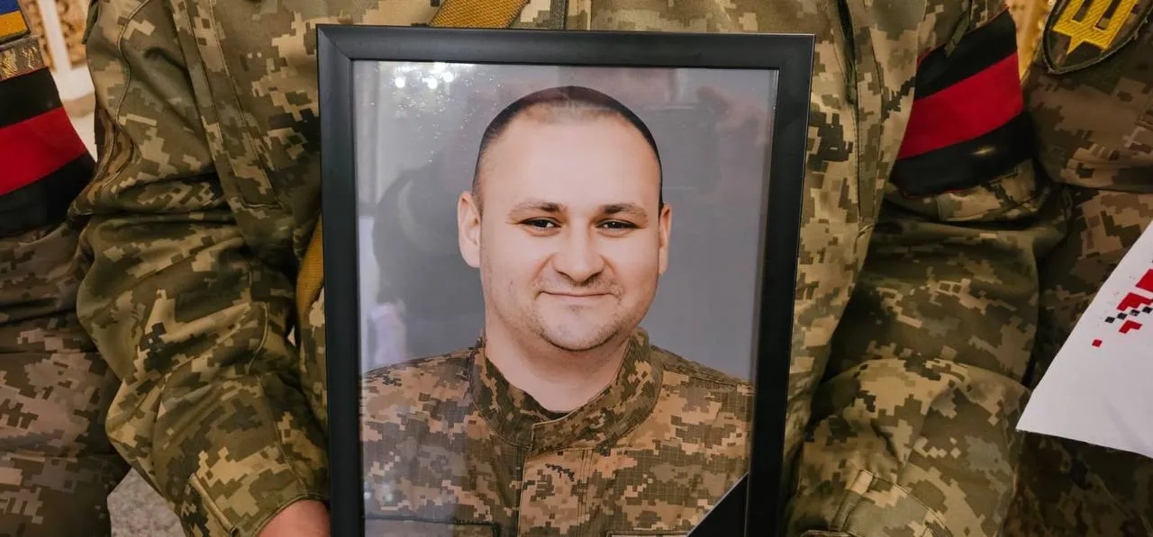 "Назавжди в строю": у Полтаві попрощалися з захисником, який загинув на Донеччині. Фото