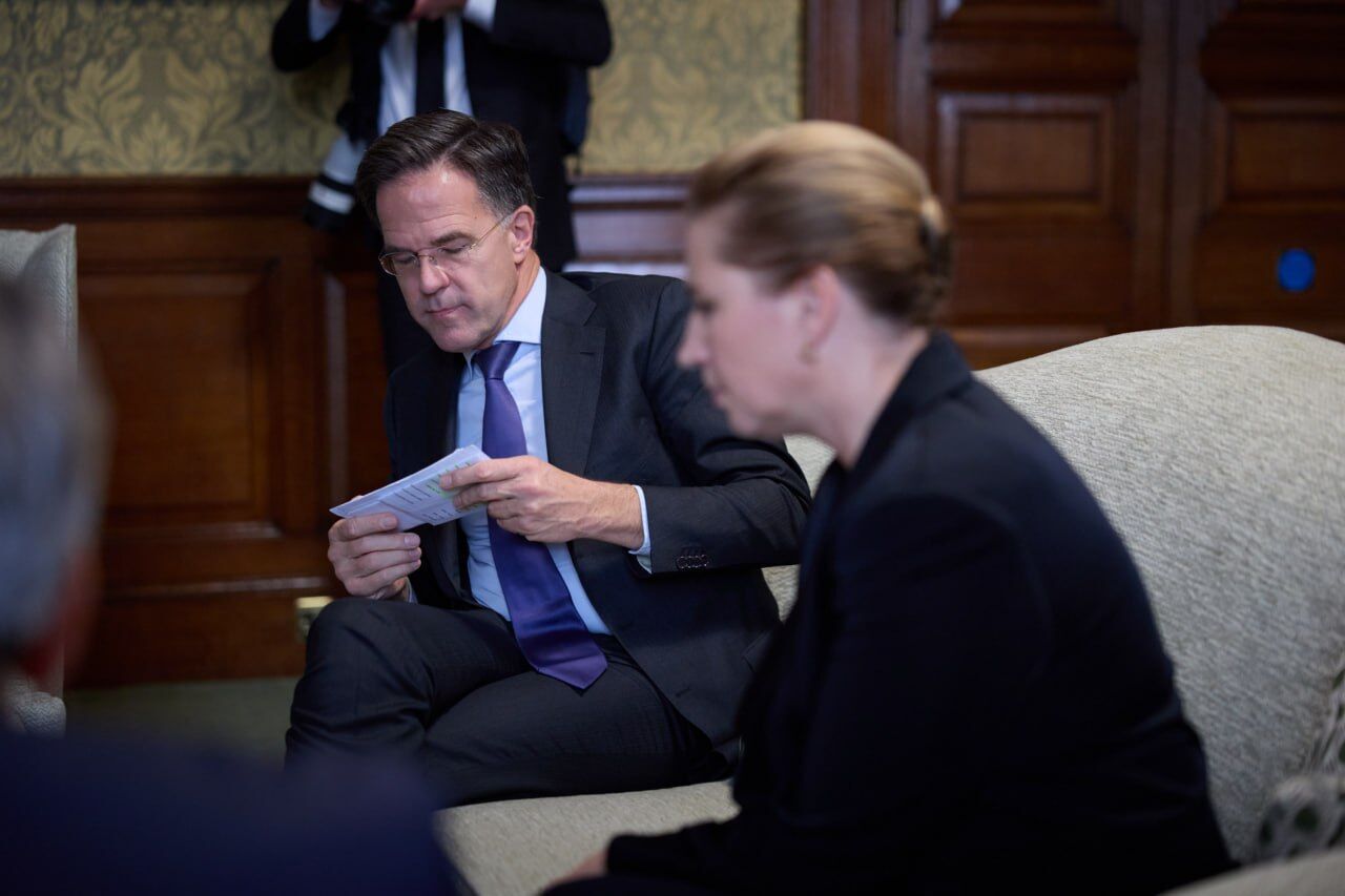 Зеленський відвідав Британію і зустрівся з королем Чарльзом III та прем'єром Стармером. Відео